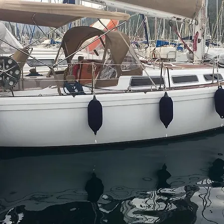 Ботель Sailboat