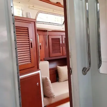 Ботель Sailboat