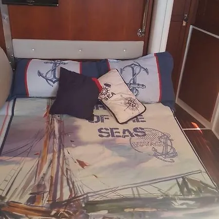 Ботель Sailboat