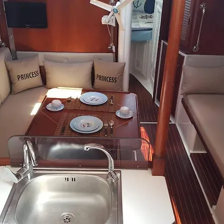 Sailboat Ботель