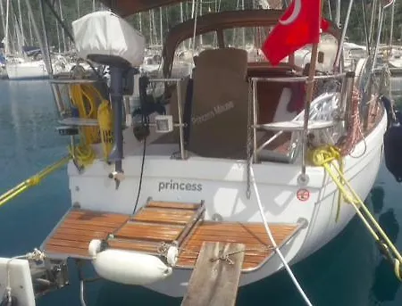 Ботель Sailboat